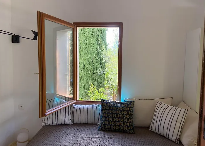 Collinette Des Lecques Nyaraló